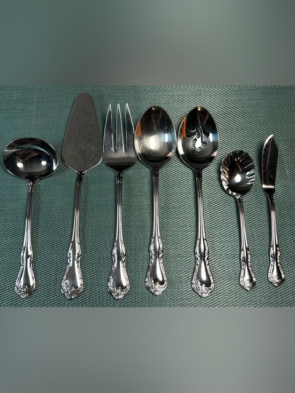 Oneida Sterling Silver Flatware Serving Pieces in Silver Tone